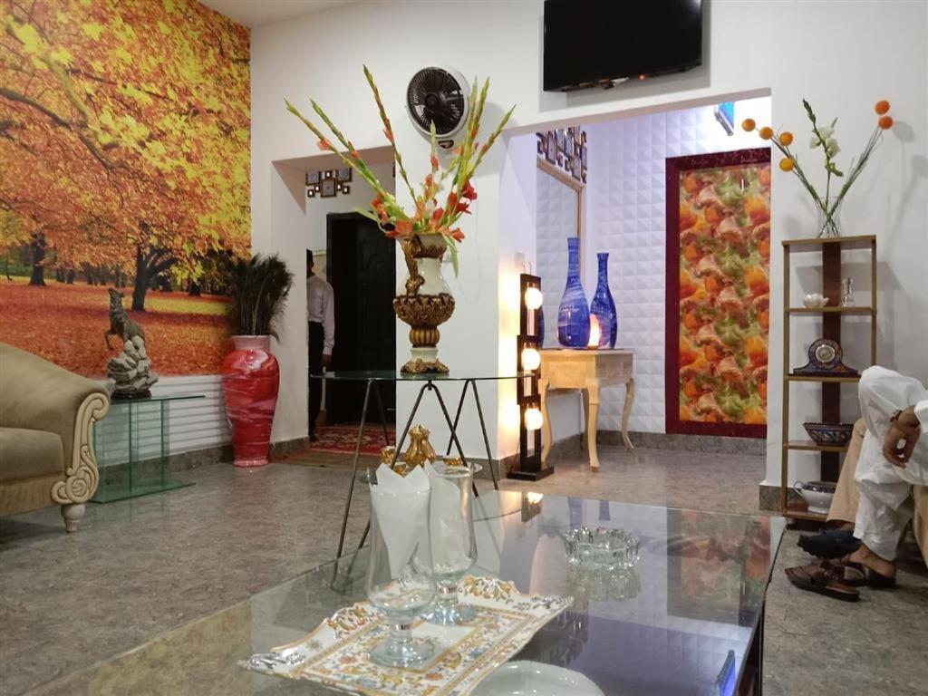 Helen One Hotel Lahore Exterior foto